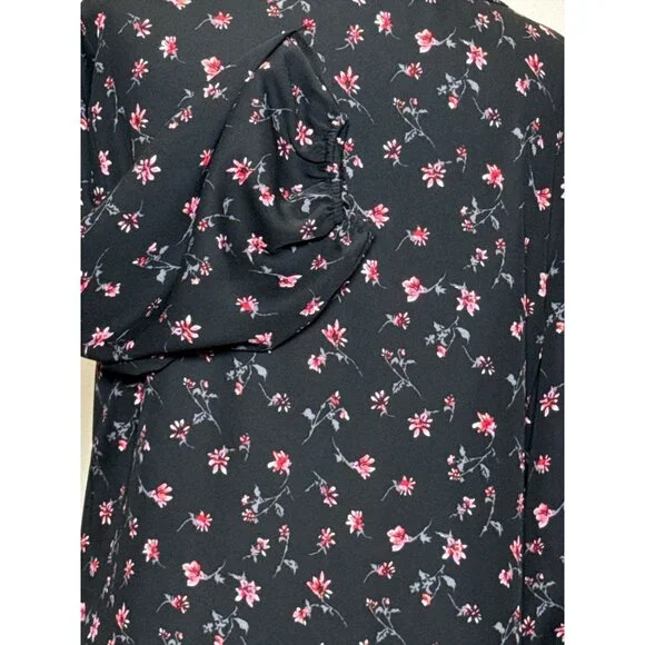 Yonett + Claire Top Size M Womens Black Floral Pink V-Neck Blouse Long Sleeve - Picture 4 of 8